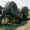 Әлмәт районында таудан төшкәндә трактор капланган